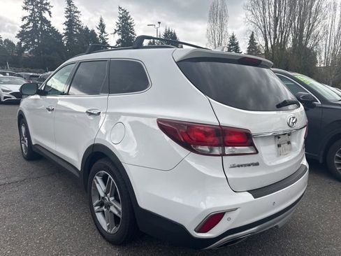 Used 2018 Hyundai Santa Fe SE image 2