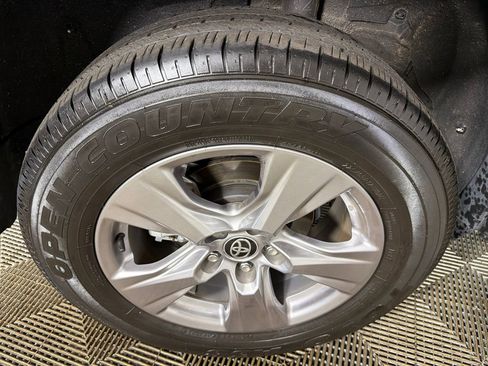 Used 2022 Toyota RAV4 XLE FWD image 17