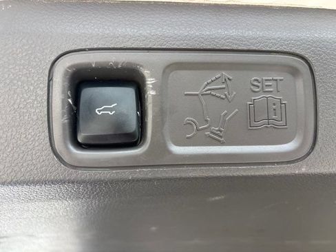 Used 2019 Ford Expedition Limited w/ Equipment Group 301A RWD image 20