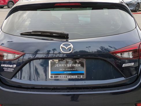 Used 2018 MAZDA MAZDA3 Touring image 13
