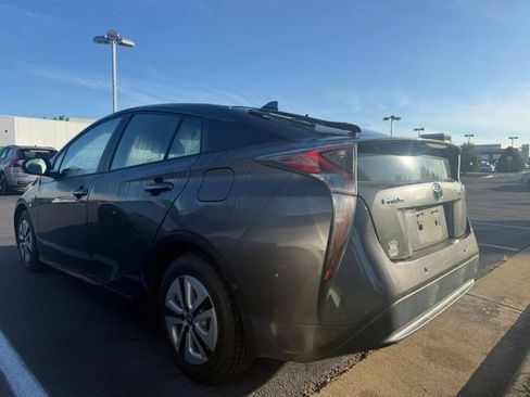 Used 2018 Toyota Prius Four FWD image 3