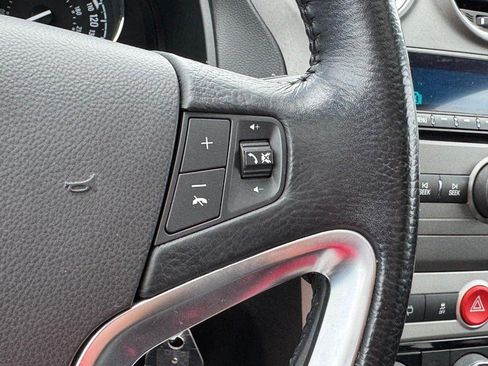 Used 2013 Chevrolet Captiva Sport LTZ FWD image 17