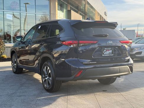 Used 2021 Toyota Highlander XLE image 8