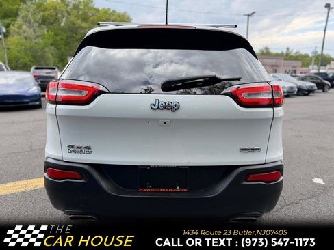 Used 2017 Jeep Cherokee Latitude w/ Comfort & Sound Group AWD/4WD image 6