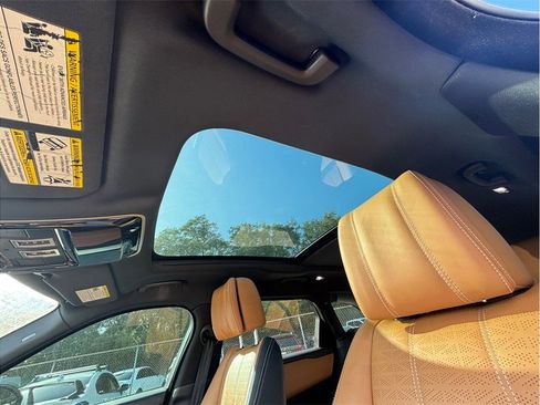 Used 2019 Land Rover Range Rover Velar R-Dynamic SE image 38