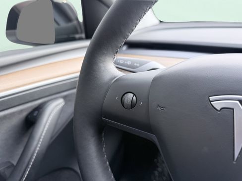 Used 2023 Tesla Model Y Performance image 58