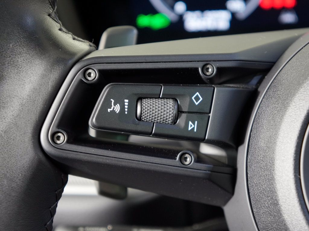 Certified 2024 Porsche Cayenne AWD/4WD image 29