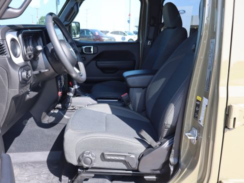 Used 2025 Jeep Wrangler Unlimited Sport AWD/4WD image 9
