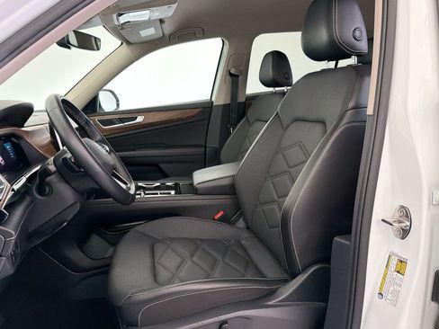 Used 2025 Volkswagen Atlas SE FWD image 5