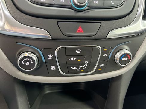 Used 2020 Chevrolet Equinox LS w/ LS Convenience Package FWD image 16