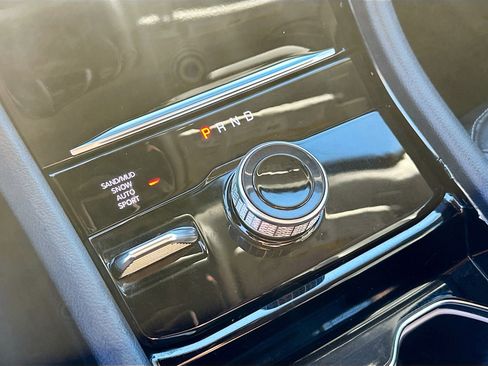 Used 2023 Jeep Grand Cherokee L Limited w/ Black Appearance Package image 25