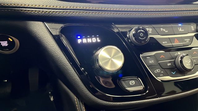Used 2023 Chrysler Pacifica Pinnacle FWD image 19
