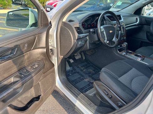 Used 2014 Chevrolet Traverse LT FWD image 17