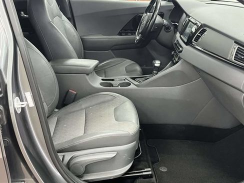 Used 2017 Kia Niro EX FWD image 23