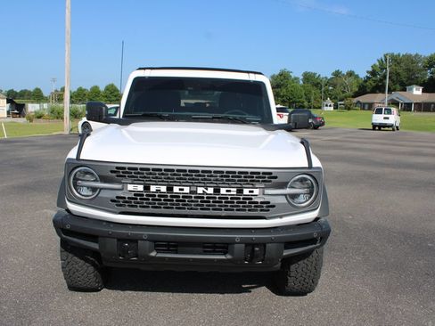 Used 2024 Ford Bronco Badlands AWD/4WD image 3