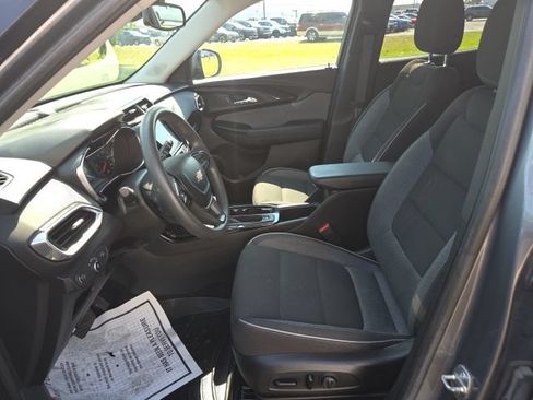 Used 2022 Chevrolet TrailBlazer LT w/ Convenience Package FWD image 13