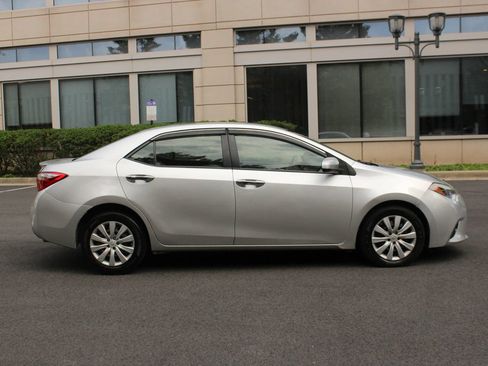 Used 2015 Toyota Corolla LE FWD image 6