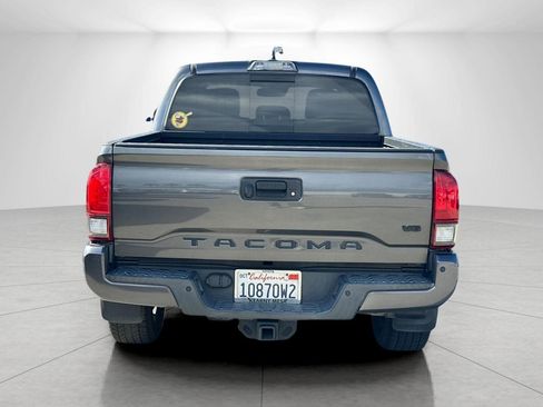 Used 2019 Toyota Tacoma TRD Sport image 3