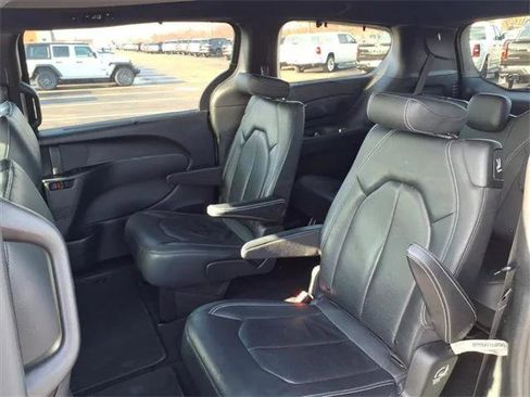 Certified 2020 Chrysler Pacifica Touring-L image 8