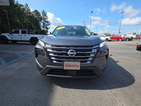 Used 2025 Nissan Rogue SV AWD/4WD image 3