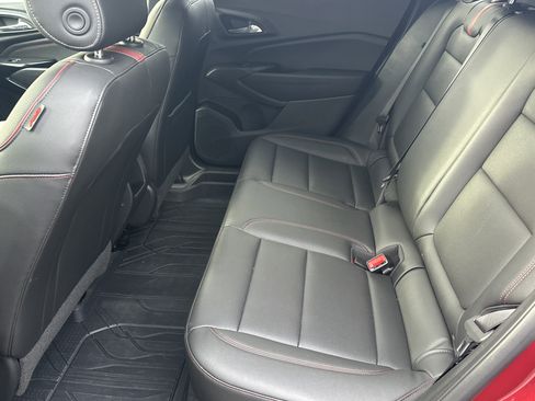 Certified 2025 Chevrolet Trax RS w/ Sunroof Package image 18