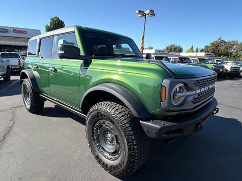 New 2025 Ford Bronco Badlands image 2