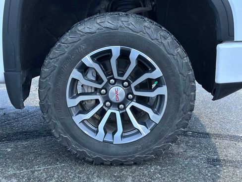Used 2021 GMC Sierra 1500 AT4 w/ AT4 Preferred Package image 9