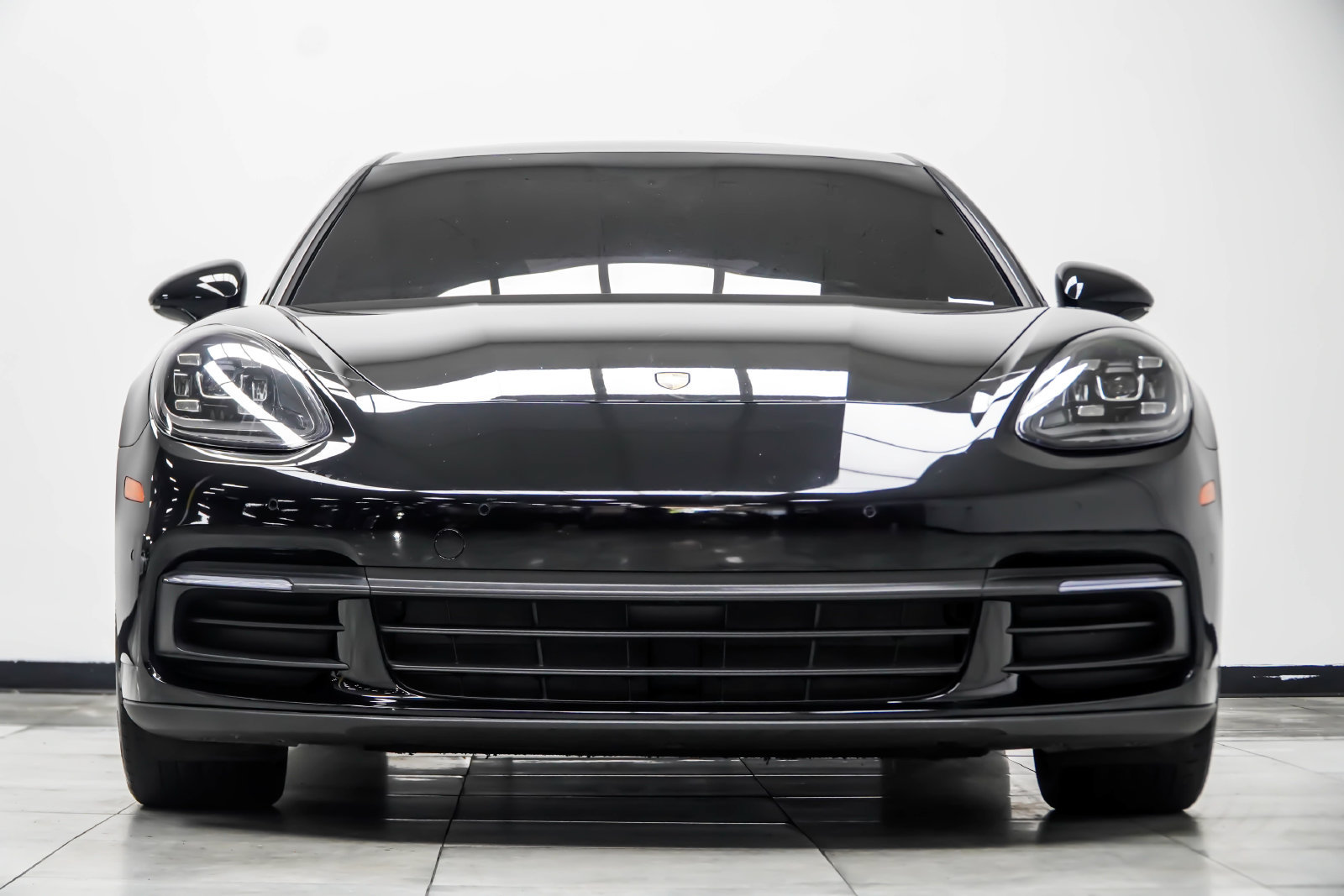Used 2017 Porsche Panamera 4 AWD/4WD image 9