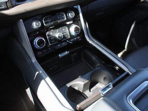 Used 2022 GMC Yukon Denali AWD/4WD image 34