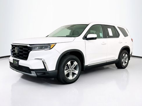 Used 2025 Honda Pilot EX-L image 3