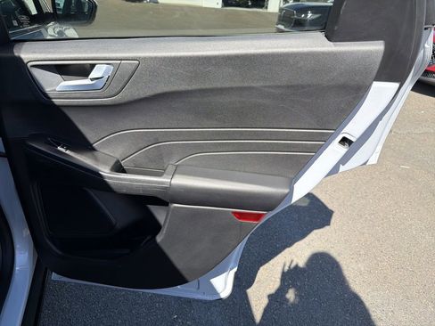 Used 2025 Ford Escape SE FWD image 16