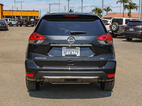 Used 2018 Nissan Rogue SV image 5