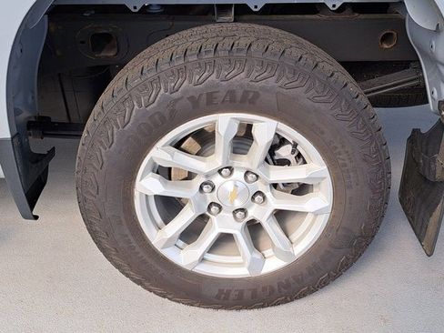 Used 2024 Chevrolet Silverado 1500 LT AWD/4WD image 33