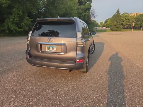 Used 2016 Lexus GX 460 Luxury w/ Preferred Accessory Package AWD/4WD image 14