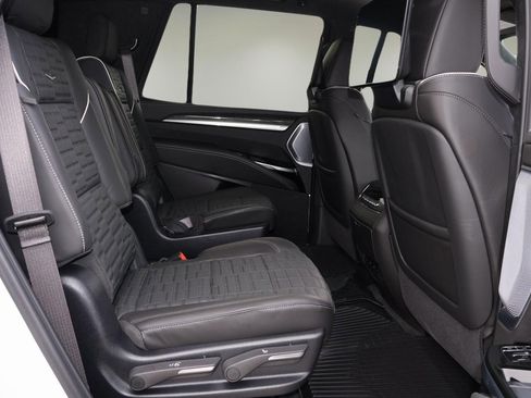 Used 2025 Cadillac Escalade V w/ LPO, ONYX Package image 15