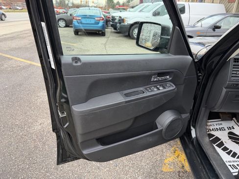 Used 2012 Jeep Liberty Sport image 19