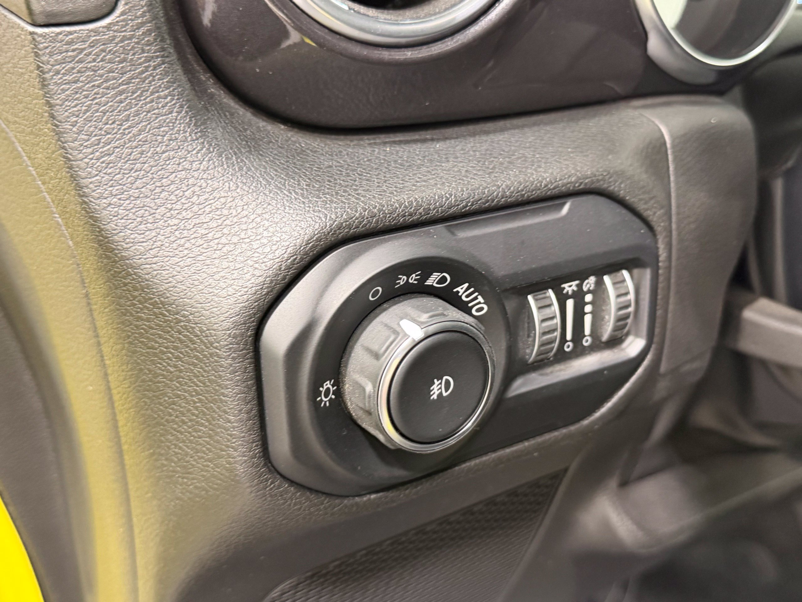 Used 2022 Jeep Wrangler Unlimited Rubicon AWD/4WD image 40