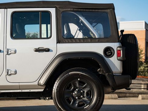 Used 2022 Jeep Wrangler Unlimited Sport image 4