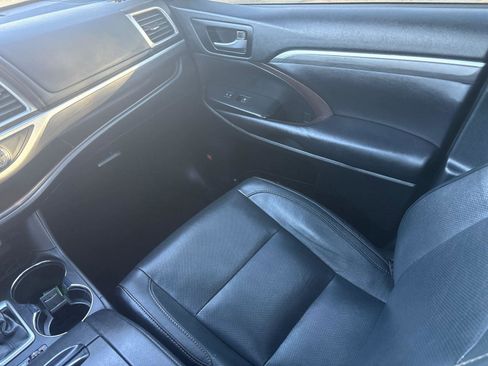 Used 2019 Toyota Highlander Limited image 16