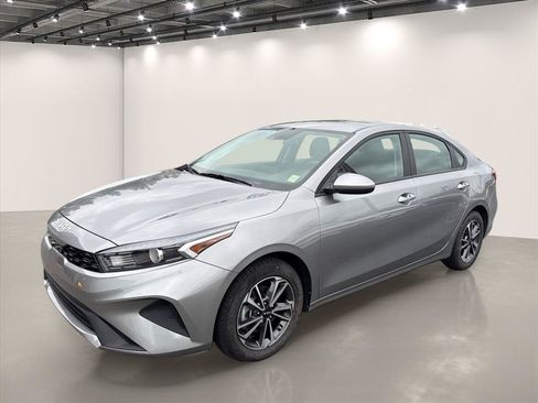 Certified 2023 Kia Forte LXS FWD image 4