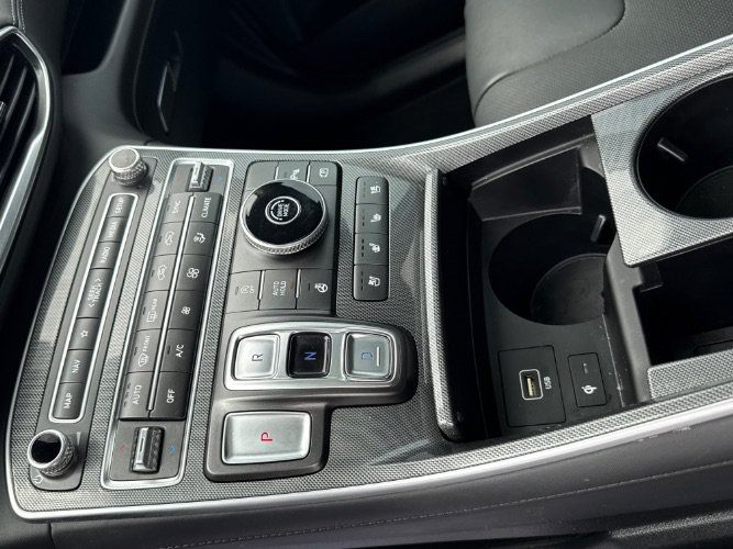 Used 2022 Hyundai Santa Fe Limited FWD image 19