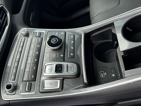 Used 2022 Hyundai Santa Fe Limited FWD image 19