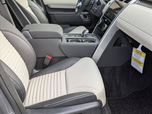 New 2026 Land Rover Discovery Limited Edition AWD/4WD image 18