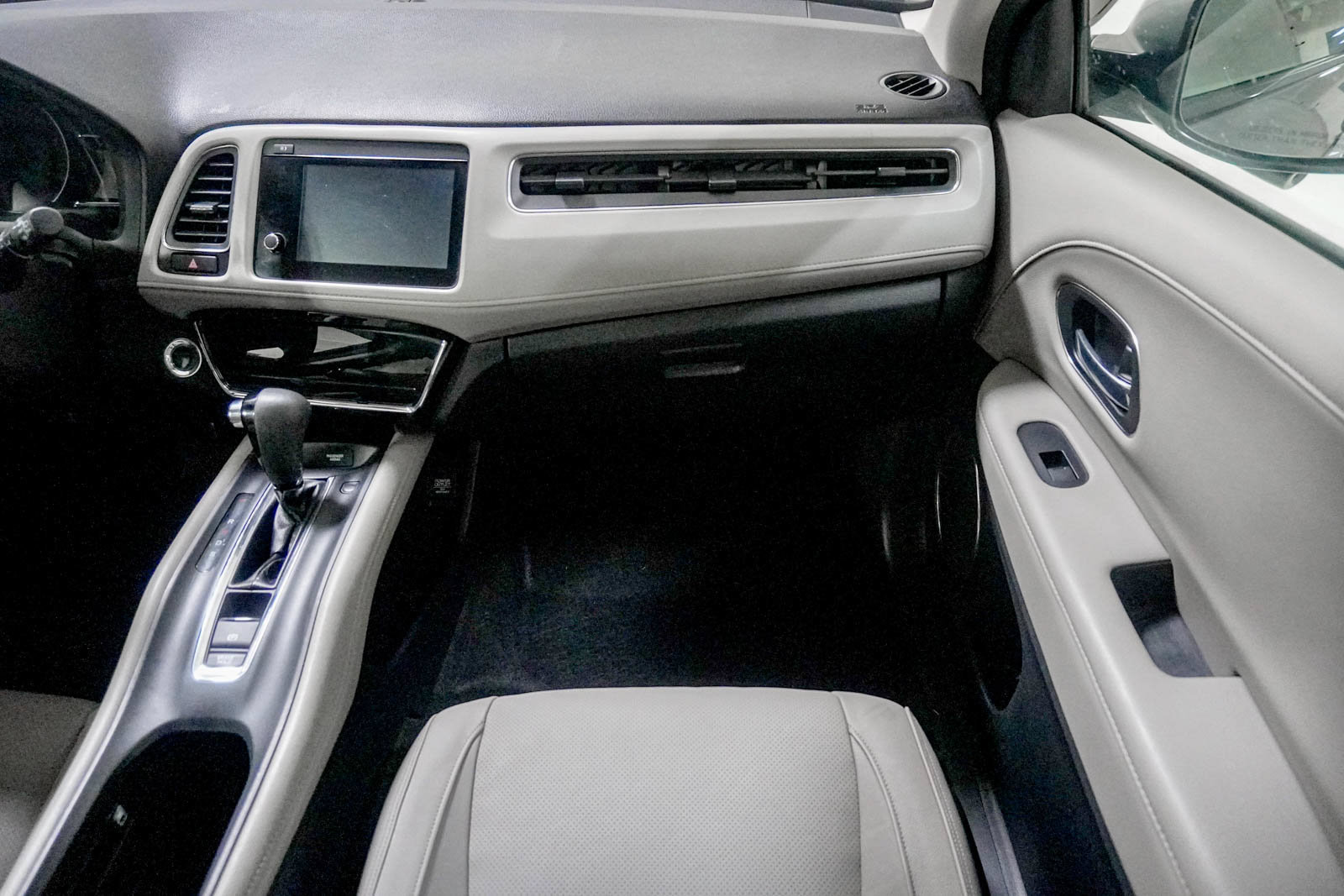 Used 2020 Honda HR-V Touring image 31