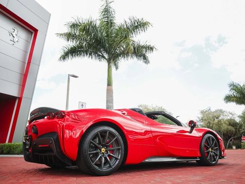 Used 2023 Ferrari SF90 Spider image 27