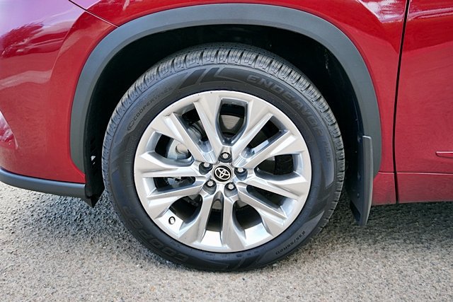 Used 2023 Toyota Highlander Limited FWD image 15
