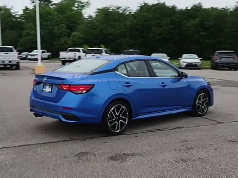 Used 2025 Nissan Sentra SR FWD image 8