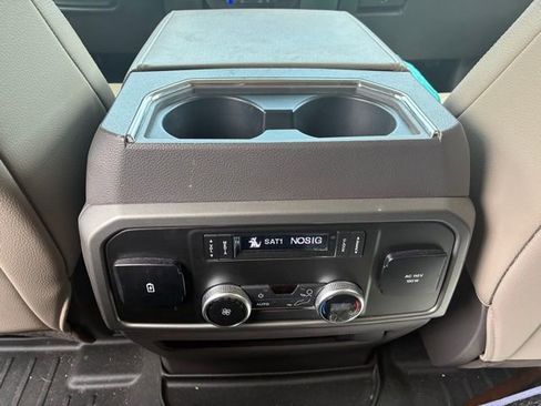 Used 2020 Ford Expedition XLT w/ Equipment Group 202A RWD image 10