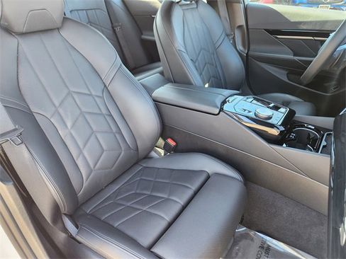 Used 2025 BMW 530i xDrive image 21