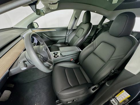 Used 2024 Tesla Model Y Long Range image 13